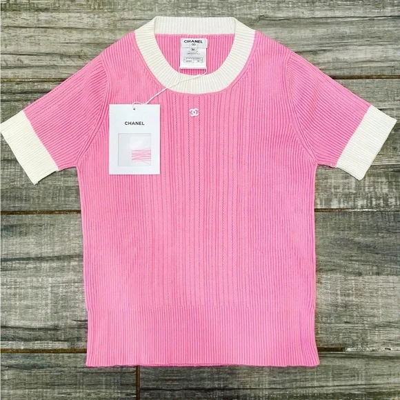 24P【CHANEL】コットン トップ ピンク & ホワイト 入荷極少 CHANEL | Tops | Chanel 23p Pink White Cc Logo Ribbed Stretch